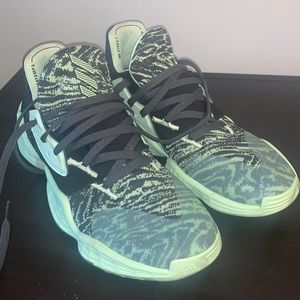 Basketball sneakers Harden vol. 4